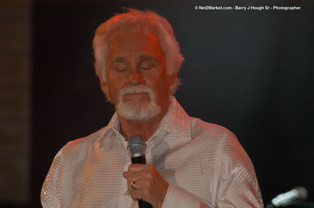 Kenny Rogers @ The Aqueduct on Rose Hall - Friday, January 26, 2007 - 10th Anniversary - Air Jamaica Jazz & Blues Festival 2007 - The Art of Music - Tuesday, January 23 - Saturday, January 27, 2007, The Aqueduct on Rose Hall, Montego Bay, Jamaica - Negril Travel Guide, Negril Jamaica WI - http://www.negriltravelguide.com - info@negriltravelguide.com...!