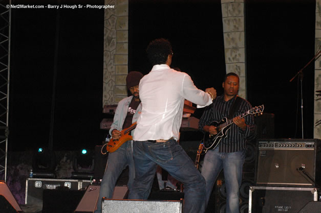 Shaggy @ The Aqueduct on Rose Hall - Friday, January 26, 2007 - 10th Anniversary - Air Jamaica Jazz & Blues Festival 2007 - The Art of Music - Tuesday, January 23 - Saturday, January 27, 2007, The Aqueduct on Rose Hall, Montego Bay, Jamaica - Negril Travel Guide, Negril Jamaica WI - http://www.negriltravelguide.com - info@negriltravelguide.com...!