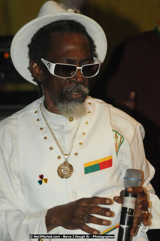 Bunny Wailer & King Yellowman at Bourbon Beach - Monday, February 25, 2008 - Bourbin Beach Restaurant, Bar, Oceanfront Accommodatioins, Live Reggae Music & Disco, Norman Manley Boulevard, Negril, Westmoreland, Jamaica W.I. - Photographs by Net2Market.com - Barry J. Hough Sr, Photographer - Negril Travel Guide, Negril Jamaica WI - http://www.negriltravelguide.com - info@negriltravelguide.com...!