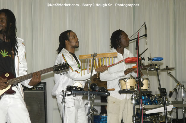 Etana - Reflections - Cure Fest 2007 - All White Birth-Night Party - Hosted by Jah Cure - Starfish Trelawny Hotel - Trelawny, Jamaica - Friday, October 12, 2007 - Cure Fest 2007 October 12th-14th, 2007 Presented by Danger Promotions, Iyah Cure Promotions, and Brass Gate Promotions - Alison Young, Publicist - Photographs by Net2Market.com - Barry J. Hough Sr, Photographer - Negril Travel Guide, Negril Jamaica WI - http://www.negriltravelguide.com - info@negriltravelguide.com...!