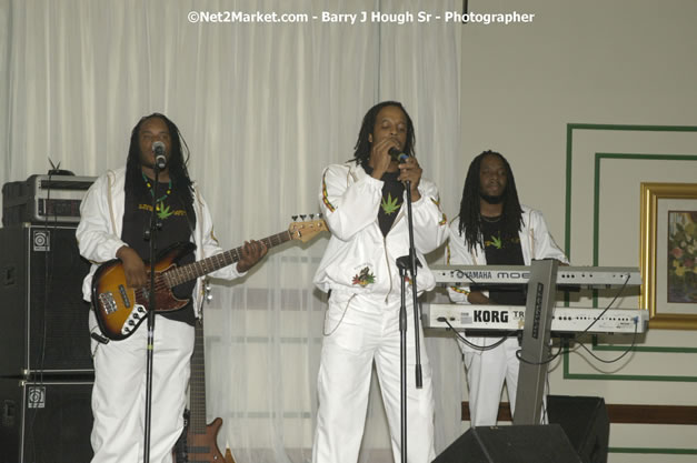 Live Wyya - Reflections - Cure Fest 2007 - All White Birth-Night Party - Hosted by Jah Cure - Starfish Trelawny Hotel - Trelawny, Jamaica - Friday, October 12, 2007 - Cure Fest 2007 October 12th-14th, 2007 Presented by Danger Promotions, Iyah Cure Promotions, and Brass Gate Promotions - Alison Young, Publicist - Photographs by Net2Market.com - Barry J. Hough Sr, Photographer - Negril Travel Guide, Negril Jamaica WI - http://www.negriltravelguide.com - info@negriltravelguide.com...!