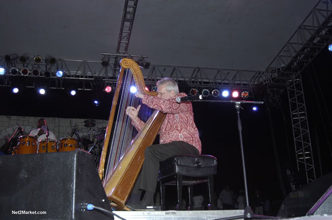 Roberto Perera - Air Jamaica Jazz & Blues 2005 - The Art Of Music - Cinnamon Hill Golf Course, Rose Hall, Montego Bay - Negril Travel Guide, Negril Jamaica WI - http://www.negriltravelguide.com - info@negriltravelguide.com...!