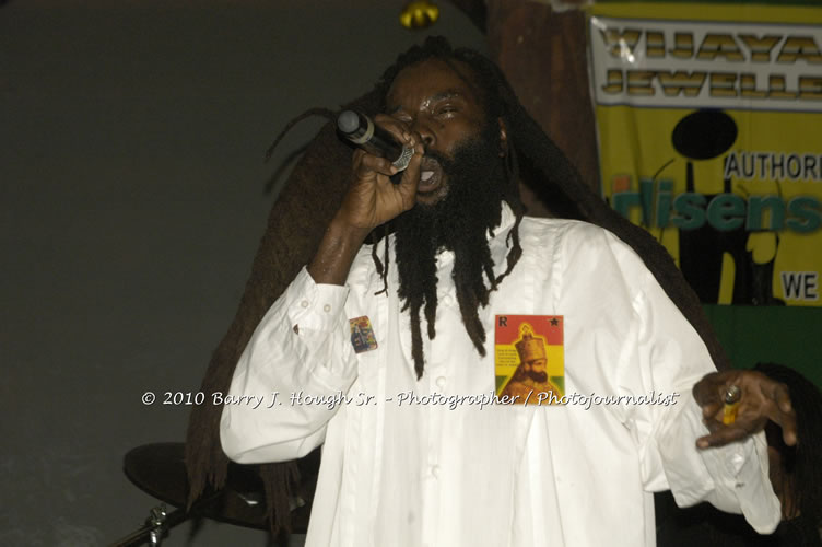 Marcia Griffiths & Edge Michael - Live In Concert - One Love Reggae Concert Series 09/10 @ Negril Escape Resort and Spa, December 29, 2009, One Love Drive, West End, Negril, Westmoreland, Jamaica W.I. - Photographs by Net2Market.com - Barry J. Hough Sr, Photographer/Photojournalist - Negril Travel Guide, Negril Jamaica WI - http://www.negriltravelguide.com - info@negriltravelguide.com...!