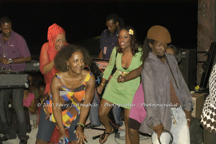 Marcia Griffiths & Edge Michael - Live In Concert - One Love Reggae Concert Series 09/10 @ Negril Escape Resort and Spa, December 29, 2009, One Love Drive, West End, Negril, Westmoreland, Jamaica W.I. - Photographs by Net2Market.com - Barry J. Hough Sr, Photographer/Photojournalist - Negril Travel Guide, Negril Jamaica WI - http://www.negriltravelguide.com - info@negriltravelguide.com...!