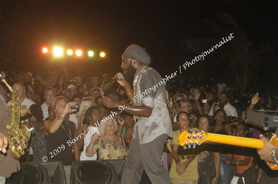  Tarrus Riley - Live in Concert - at the One Love Reggae Concert Series 09/10 @ Negril Escape Resort & Spa - Also Featuring: Mistic Bowie, Monday Justice, Cash, Dean Frazier - DJ Gemini - MC Oliver Cargill, Negril Escape Resort & Spa, One Love Drive, West End, Negril, Westmoreland, Jamaica W.I. - Tuesday, November 17, 2009 - Photographs by Net2Market.com - Barry J. Hough Sr, Photographer / Photojournalist - Photos taken with a Nikon D70, D100, or D300 - Negril Travel Guide, Negril Jamaica WI - http://www.negriltravelguide.com - info@negriltravelguide.com...!