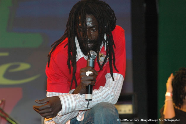 Buju Banton @ Tru-Juice Rebel Salute 2007 - Saturday, January 13, 2007, Port Kaiser Sports Club, St. Elizabeth - Negril Travel Guide, Negril Jamaica WI - http://www.negriltravelguide.com - info@negriltravelguide.com...!