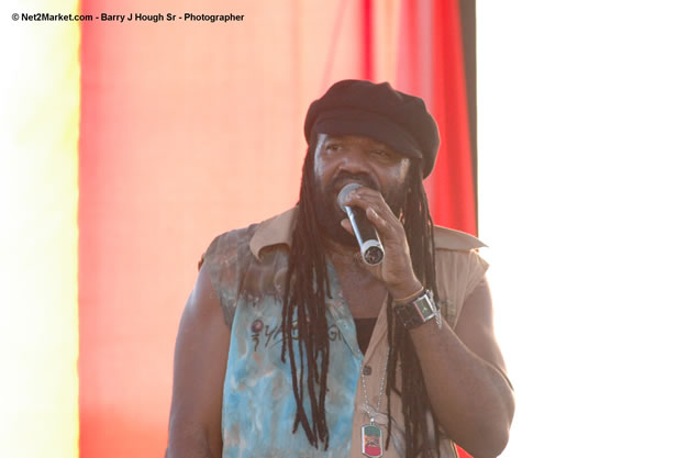 Tony Rebel Closing Tru-Juice Rebel Salute 2007 - Saturday, January 13, 2007, Port Kaiser Sports Club, St. Elizabeth - Negril Travel Guide, Negril Jamaica WI - http://www.negriltravelguide.com - info@negriltravelguide.com...!