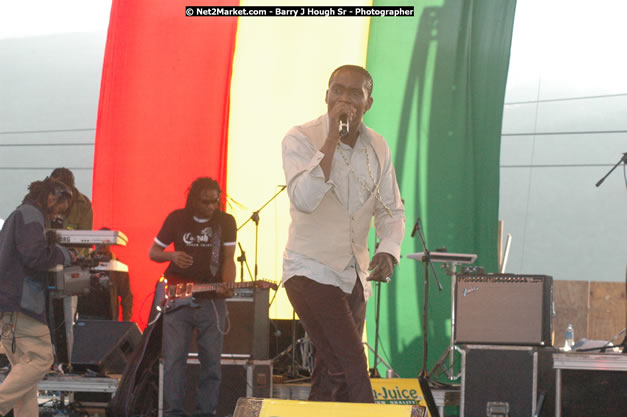 Busy Signal at Tru-Juice Rebel Salute 2008 - The 15th staging of Tru-Juice Rebel Salute, Saturday, January 12, 2008, Port Kaiser Sports Club, St. Elizabeth, Jamaica W.I. - Photographs by Net2Market.com - Barry J. Hough Sr, Photographer - Negril Travel Guide, Negril Jamaica WI - http://www.negriltravelguide.com - info@negriltravelguide.com...!