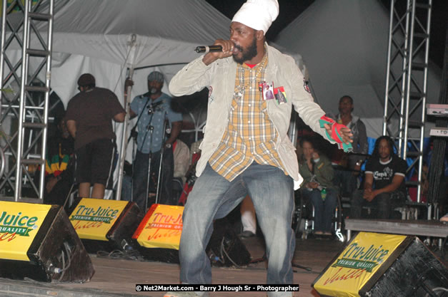 Luton Fyah at Tru-Juice Rebel Salute 2008 - The 15th staging of Tru-Juice Rebel Salute, Saturday, January 12, 2008, Port Kaiser Sports Club, St. Elizabeth, Jamaica W.I. - Photographs by Net2Market.com - Barry J. Hough Sr, Photographer - Negril Travel Guide, Negril Jamaica WI - http://www.negriltravelguide.com - info@negriltravelguide.com...!