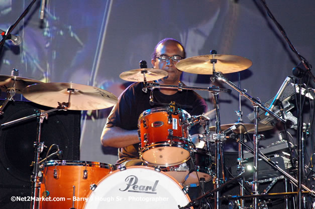 Lloyd Parks & We The People Band - Red Stripe Reggae Sumfest 2007 - Zenith - Saturday, July 21, 2007 - Catherine Hall, Montego Bay, St James, Jamaica W.I. - Negril Travel Guide, Negril Jamaica WI - http://www.negriltravelguide.com - info@negriltravelguide.com...!