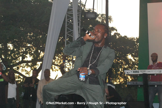 Mavado - Explosion - Red Stripe Reggae Sumfest 2007 - Thursday, July 19, 2007 - Red Stripe Reggae Sumfest 2007 at Catherine Hall, Montego Bay, St James, Jamaica W.I. - Negril Travel Guide, Negril Jamaica WI - http://www.negriltravelguide.com - info@negriltravelguide.com...!