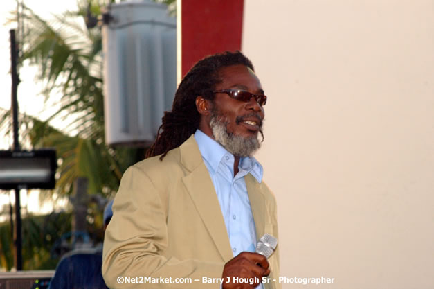 Mighty Diamonds - Red Stripe Reggae Sumfest 2007 - Zenith - Saturday, July 21, 2007 - Catherine Hall, Montego Bay, St James, Jamaica W.I. - Negril Travel Guide, Negril Jamaica WI - http://www.negriltravelguide.com - info@negriltravelguide.com...!