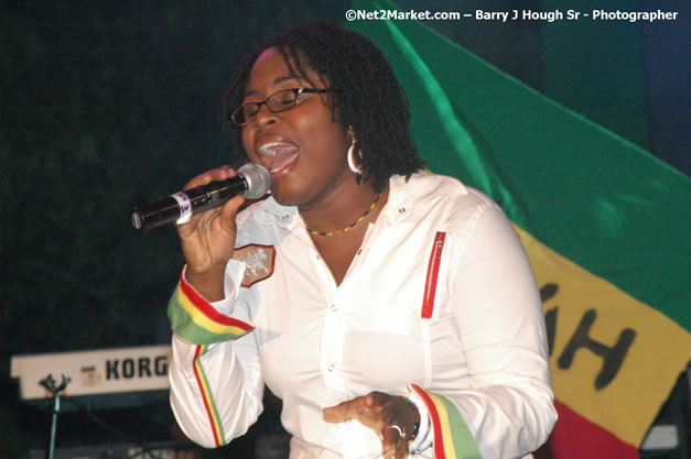 Tarrus Riley - Red Stripe Reggae Sumfest 2007 - Zenith - Saturday, July 21, 2007 - Catherine Hall, Montego Bay, St James, Jamaica W.I. - Negril Travel Guide, Negril Jamaica WI - http://www.negriltravelguide.com - info@negriltravelguide.com...!