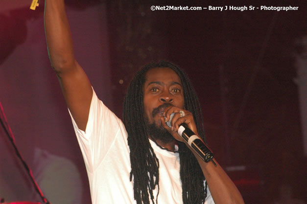 Tarrus Riley - Red Stripe Reggae Sumfest 2007 - Zenith - Saturday, July 21, 2007 - Catherine Hall, Montego Bay, St James, Jamaica W.I. - Negril Travel Guide, Negril Jamaica WI - http://www.negriltravelguide.com - info@negriltravelguide.com...!