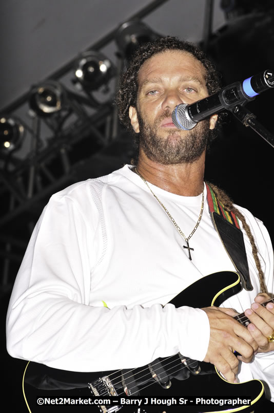 Andy Vernon @ Red Stripe Reggae Sumfest 2008 International Night 2, Catherine Hall, Montego Bay - Saturday, July 19, 2008 - Reggae Sumfest 2008 July 13 - July 19, 2008 - Photographs by Net2Market.com - Barry J. Hough Sr. Photojournalist/Photograper - Photographs taken with a Nikon D300 - Negril Travel Guide, Negril Jamaica WI - http://www.negriltravelguide.com - info@negriltravelguide.com...!