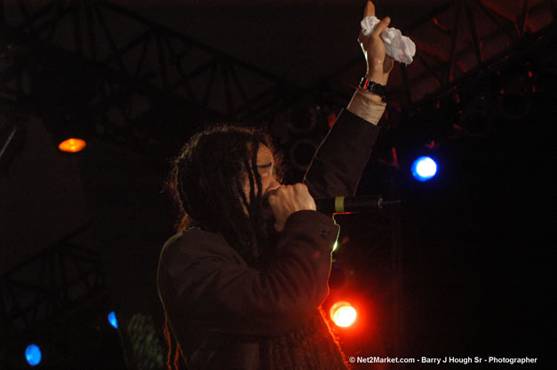 Damian Marley - Red Stripe Reggae Sumfest 2006 - The Summit - Jamaica's Greatest, The World's Best - Saturday, July 22, 2006 - Montego Bay, Jamaica - Negril Travel Guide, Negril Jamaica WI - http://www.negriltravelguide.com - info@negriltravelguide.com...!