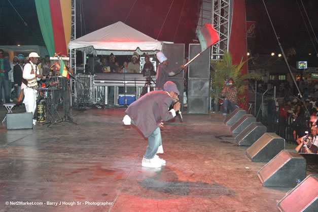 Sizzla - Ignition - The Internation Fire Blazes - Friday, July 21, 2006 - Montego Bay, Jamaica - Negril Travel Guide, Negril Jamaica WI - http://www.negriltravelguide.com - info@negriltravelguide.com...!