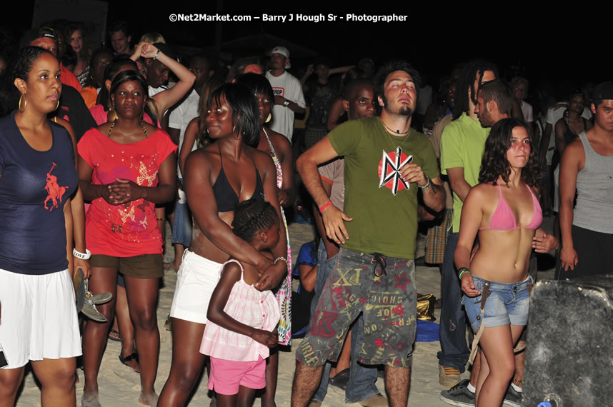 Reggae Sumfest Beach Party at Tropical Beach, Montego Bay - Sunday, July 13, 2008 - Negril Travel Guide, Negril Jamaica WI - http://www.negriltravelguide.com - info@negriltravelguide.com...!