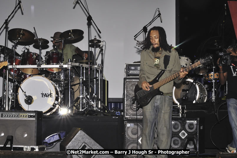 Rootz Underground @ Reggae Sumfest 2008 International Night 2, Catherine Hall, Montego Bay - Saturday, July 19, 2008 - Reggae Sumfest 2008 July 13 - July 19, 2008 - Photographs by Net2Market.com - Barry J. Hough Sr. Photojournalist/Photograper - Photographs taken with a Nikon D300 - Negril Travel Guide, Negril Jamaica WI - http://www.negriltravelguide.com - info@negriltravelguide.com...!