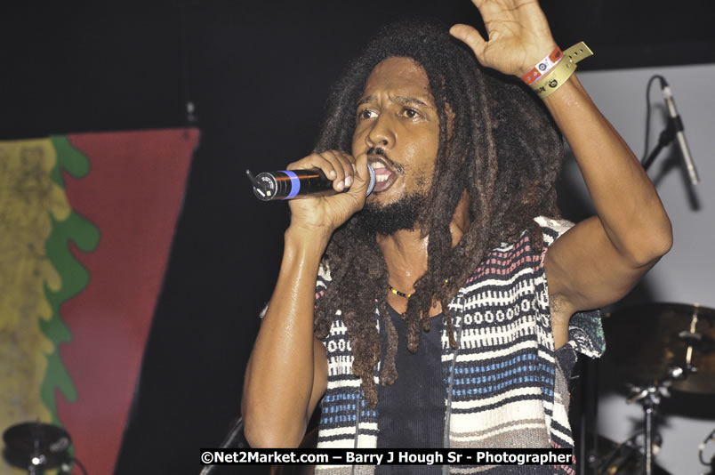 Rootz Underground @ Reggae Sumfest 2008 International Night 2, Catherine Hall, Montego Bay - Saturday, July 19, 2008 - Reggae Sumfest 2008 July 13 - July 19, 2008 - Photographs by Net2Market.com - Barry J. Hough Sr. Photojournalist/Photograper - Photographs taken with a Nikon D300 - Negril Travel Guide, Negril Jamaica WI - http://www.negriltravelguide.com - info@negriltravelguide.com...!