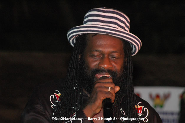 Tarrus Riley, Jimmy Riley, and Dwayne Stephensen - Money Cologne Promotions in association with "British Link Up" presents Summer Jam featuring She's Royal Tarrus Riley & Jimmy Riley - Plus Ras Slick, Sham Dawg, and Whiskey Bagio @ Roots Bamboo, Norman Manley Boulevard, Negril, Jamaica W.I. - Backed up Dean Fraser & The Hurricanne Band - MC Barry G and Rev. BB - July 25, 2007 - Negril Travel Guide.com, Negril Jamaica WI - http://www.negriltravelguide.com - info@negriltravelguide.com...!