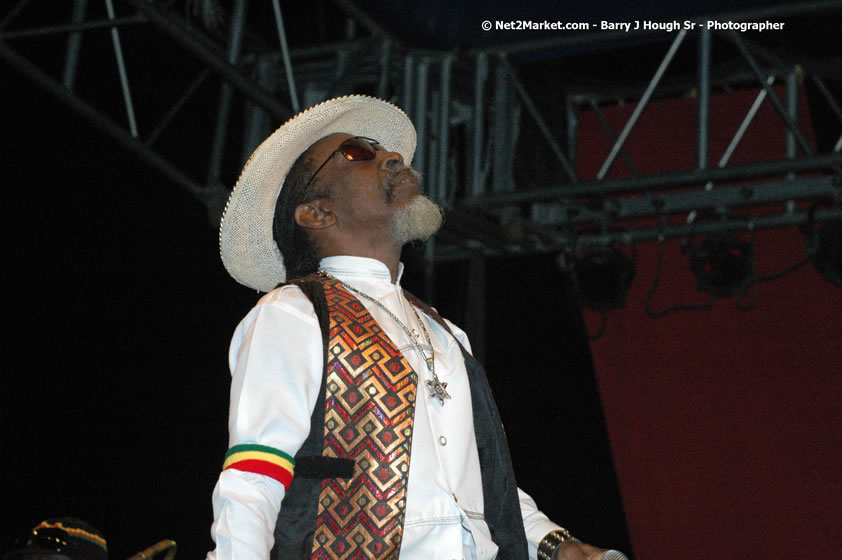 Bunny Wailer - Smile Jamaica, Nine Miles, St Anns, Jamaica - Saturday, February 10, 2007 - The Smile Jamaica Concert, a symbolic homecoming in Bob Marley's birthplace of Nine Miles - Negril Travel Guide, Negril Jamaica WI - http://www.negriltravelguide.com - info@negriltravelguide.com...!