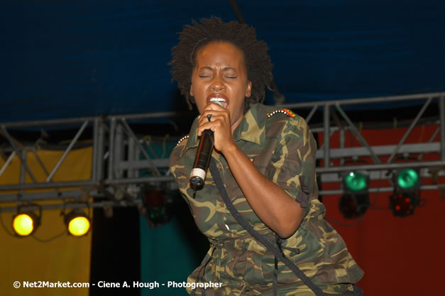 Etana - Smile Jamaica, Nine Miles, St Anns, Jamaica - Saturday, February 10, 2007 - The Smile Jamaica Concert, a symbolic homecoming in Bob Marley's birthplace of Nine Miles - Negril Travel Guide, Negril Jamaica WI - http://www.negriltravelguide.com - info@negriltravelguide.com...!