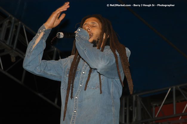 The Marley Brother's - Damian, Stephen, Julian, and Kimani - Smile Jamaica, Nine Miles, St Anns, Jamaica - Saturday, February 10, 2007 - The Smile Jamaica Concert, a symbolic homecoming in Bob Marley's birthplace of Nine Miles - Negril Travel Guide, Negril Jamaica WI - http://www.negriltravelguide.com - info@negriltravelguide.com...!