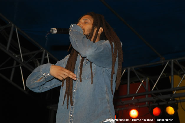 The Marley Brother's - Damian, Stephen, Julian, and Kimani - Smile Jamaica, Nine Miles, St Anns, Jamaica - Saturday, February 10, 2007 - The Smile Jamaica Concert, a symbolic homecoming in Bob Marley's birthplace of Nine Miles - Negril Travel Guide, Negril Jamaica WI - http://www.negriltravelguide.com - info@negriltravelguide.com...!