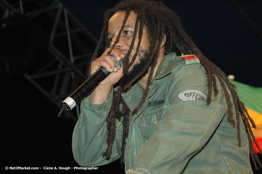 The Marley Brother's - Damian, Stephen, Julian, and Kimani - Smile Jamaica, Nine Miles, St Anns, Jamaica - Saturday, February 10, 2007 - The Smile Jamaica Concert, a symbolic homecoming in Bob Marley's birthplace of Nine Miles - Negril Travel Guide, Negril Jamaica WI - http://www.negriltravelguide.com - info@negriltravelguide.com...!