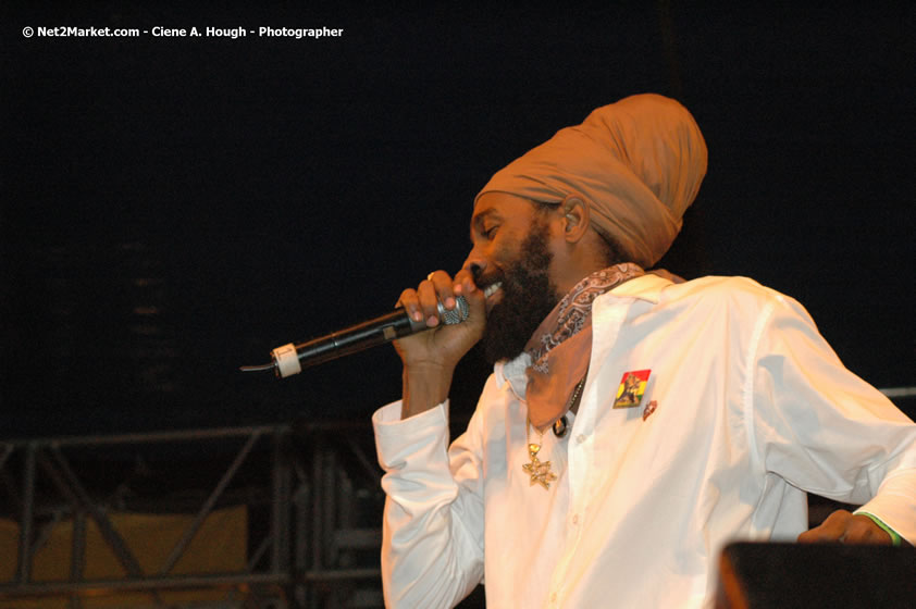 Spragga Benz - Smile Jamaica, Nine Miles, St Anns, Jamaica - Saturday, February 10, 2007 - The Smile Jamaica Concert, a symbolic homecoming in Bob Marley's birthplace of Nine Miles - Negril Travel Guide, Negril Jamaica WI - http://www.negriltravelguide.com - info@negriltravelguide.com...!