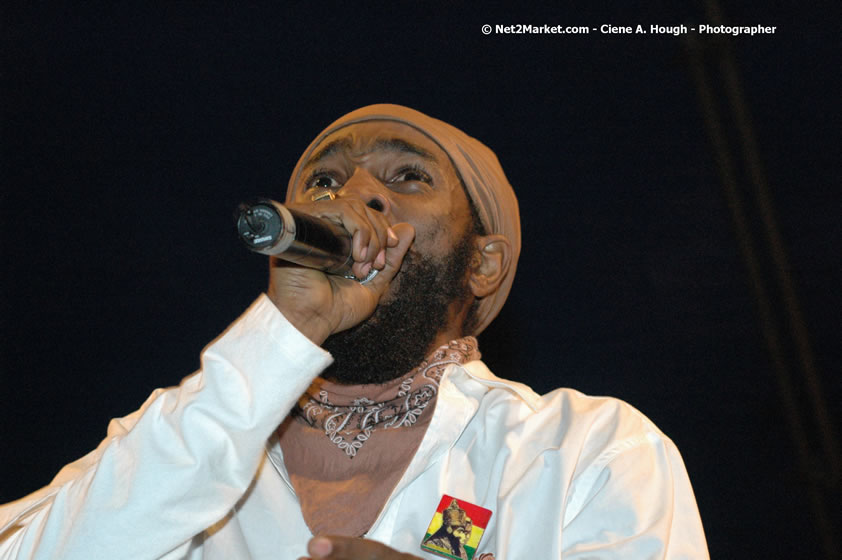 Spragga Benz - Smile Jamaica, Nine Miles, St Anns, Jamaica - Saturday, February 10, 2007 - The Smile Jamaica Concert, a symbolic homecoming in Bob Marley's birthplace of Nine Miles - Negril Travel Guide, Negril Jamaica WI - http://www.negriltravelguide.com - info@negriltravelguide.com...!