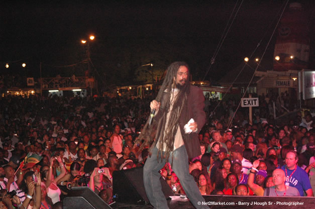 Damian Marley - Red Stripe Reggae Sumfest 2006 - The Summit - Jamaica's Greatest, The World's Best - Saturday, July 22, 2006 - Montego Bay, Jamaica - Negril Travel Guide, Negril Jamaica WI - http://www.negriltravelguide.com - info@negriltravelguide.com...!