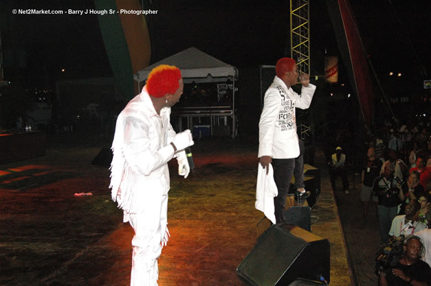 Elephant Man - Red Stripe Reggae Sumfest 2006 - Stormfront - The Blazing Dance Hall Night - Thursday, July 20, 2006 - Catherine Hall Venue - Montego Bay, Jamaica - Negril Travel Guide, Negril Jamaica WI - http://www.negriltravelguide.com - info@negriltravelguide.com...!