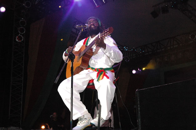 Tarrus Riley - Red Stripe Reggae Sumfest 2006 - The Summit - Jamaica's Greatest, The World's Best - Saturday, July 22, 2006 - Montego Bay, Jamaica - Negril Travel Guide, Negril Jamaica WI - http://www.negriltravelguide.com - info@negriltravelguide.com...!