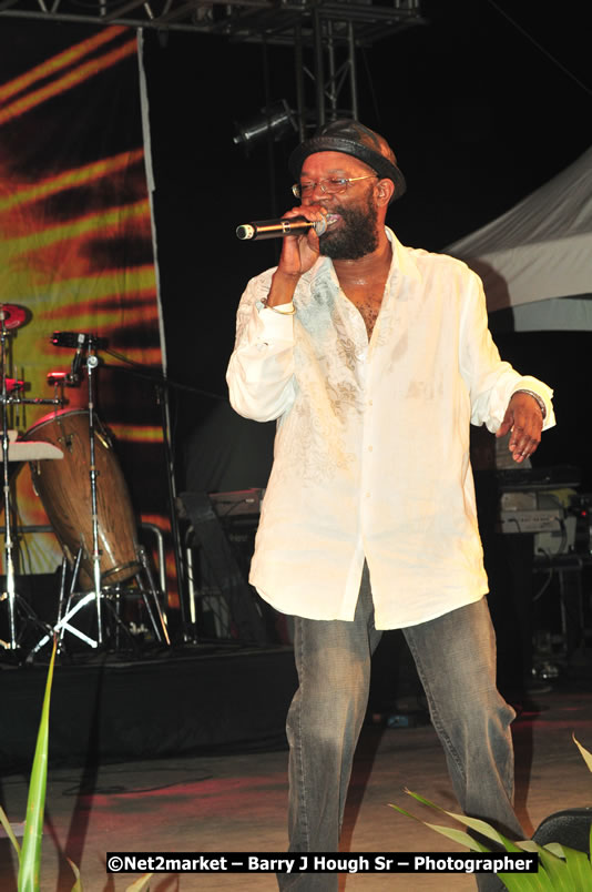 Beres Hammond @ Unite The People An International Reggae Fest, Featuring: Beres Hammond, Coco T, Queen Ifrica, Khalil, Cameal Davis, Iley Dread, Rochelle, Geoffrey Star, Ras Penco, Kool DeLoy, Otis Gayle, J.McKay, Tiney Winey, Venue at Norman Manley Boulevard, Negril, Westmoreland, Jamaica - Saturday, April 4, 2009 - Photographs by Net2Market.com - Barry J. Hough Sr, Photographer/Photojournalist - Negril Travel Guide, Negril Jamaica WI - http://www.negriltravelguide.com - info@negriltravelguide.com...!