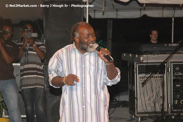 Freddie McGregor @ Western Consciousness 2007 - Presented by King of Kings Productons - Saturday, April 28, 2007 - Llandilo Cultural Centre, Savanna-La-Mar, Westmoreland, Jamaica W.I. - Negril Travel Guide, Negril Jamaica WI - http://www.negriltravelguide.com - info@negriltravelguide.com...!